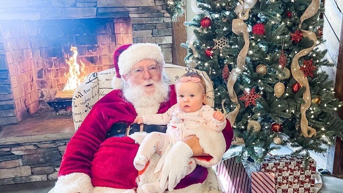 North Georgia residents take photos with Santa